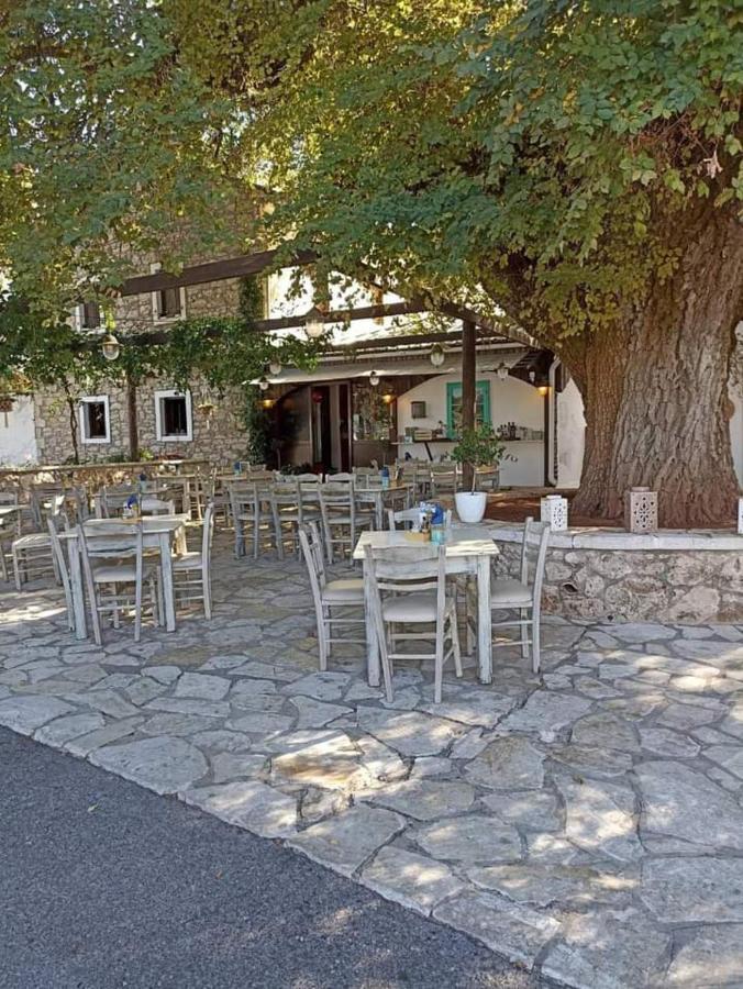 Lovely Studio In Strinilas With Its Own Pool Εξωτερικό φωτογραφία