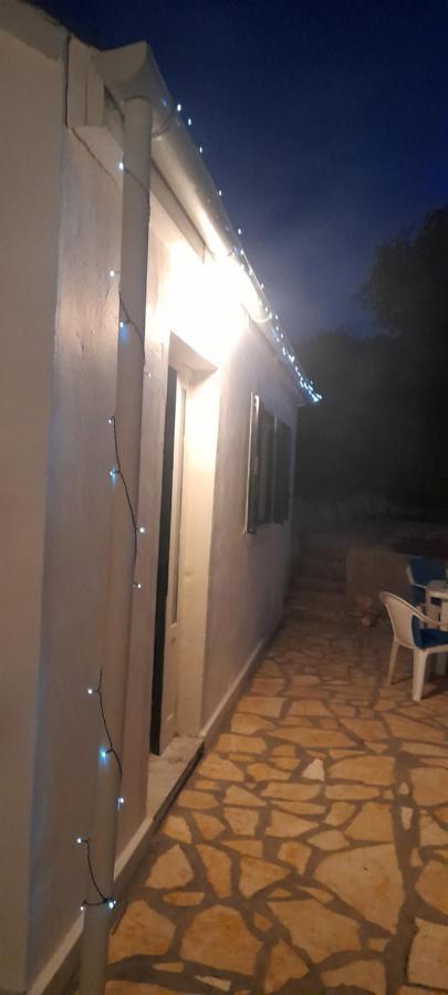 Lovely Studio In Strinilas With Its Own Pool Εξωτερικό φωτογραφία