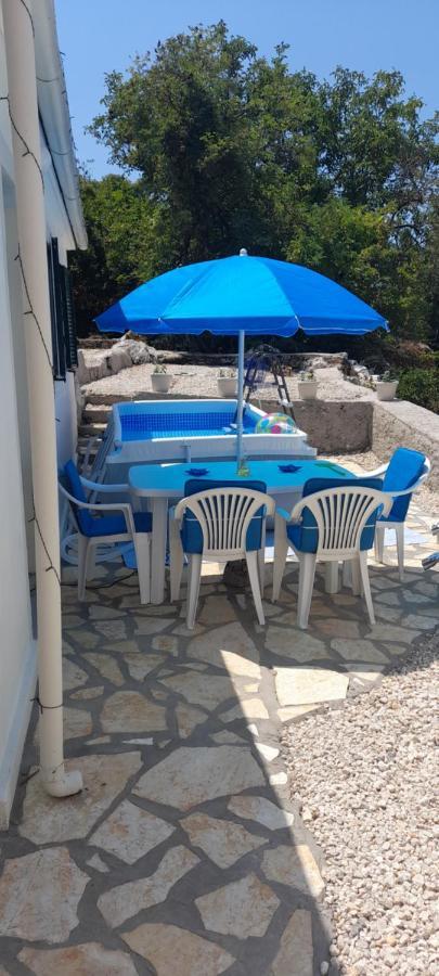 Lovely Studio In Strinilas With Its Own Pool Εξωτερικό φωτογραφία