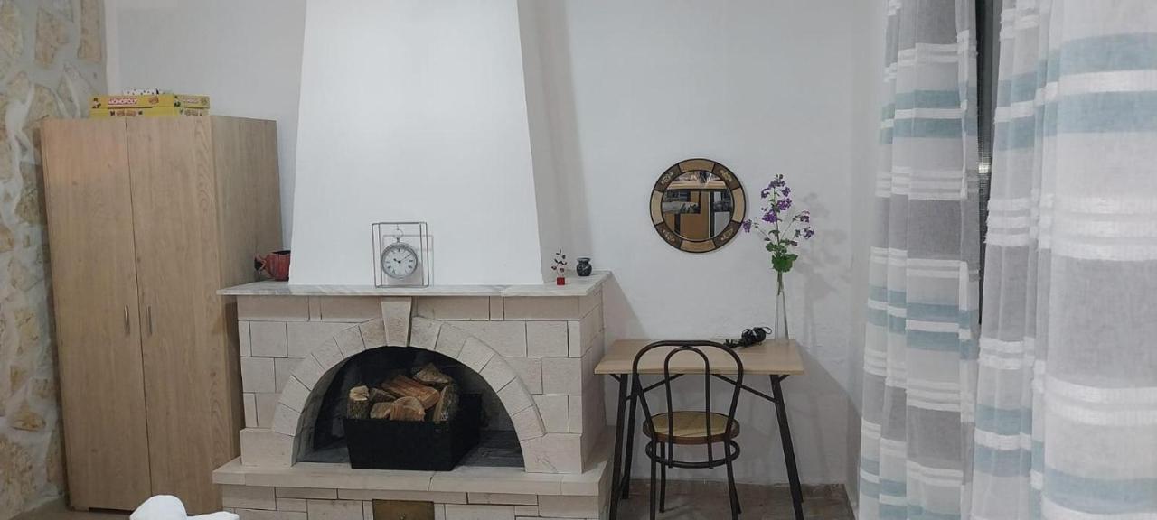 Lovely Studio In Strinilas With Its Own Pool Εξωτερικό φωτογραφία