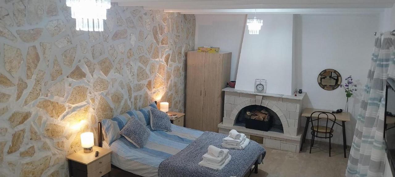 Lovely Studio In Strinilas With Its Own Pool Εξωτερικό φωτογραφία