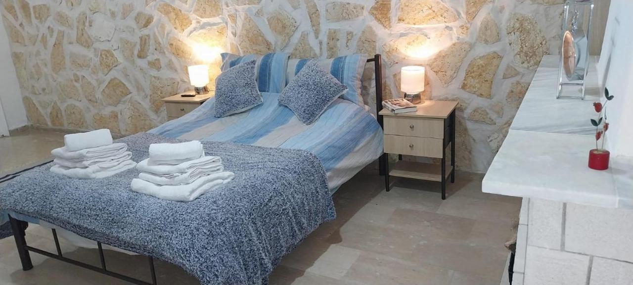 Lovely Studio In Strinilas With Its Own Pool Εξωτερικό φωτογραφία