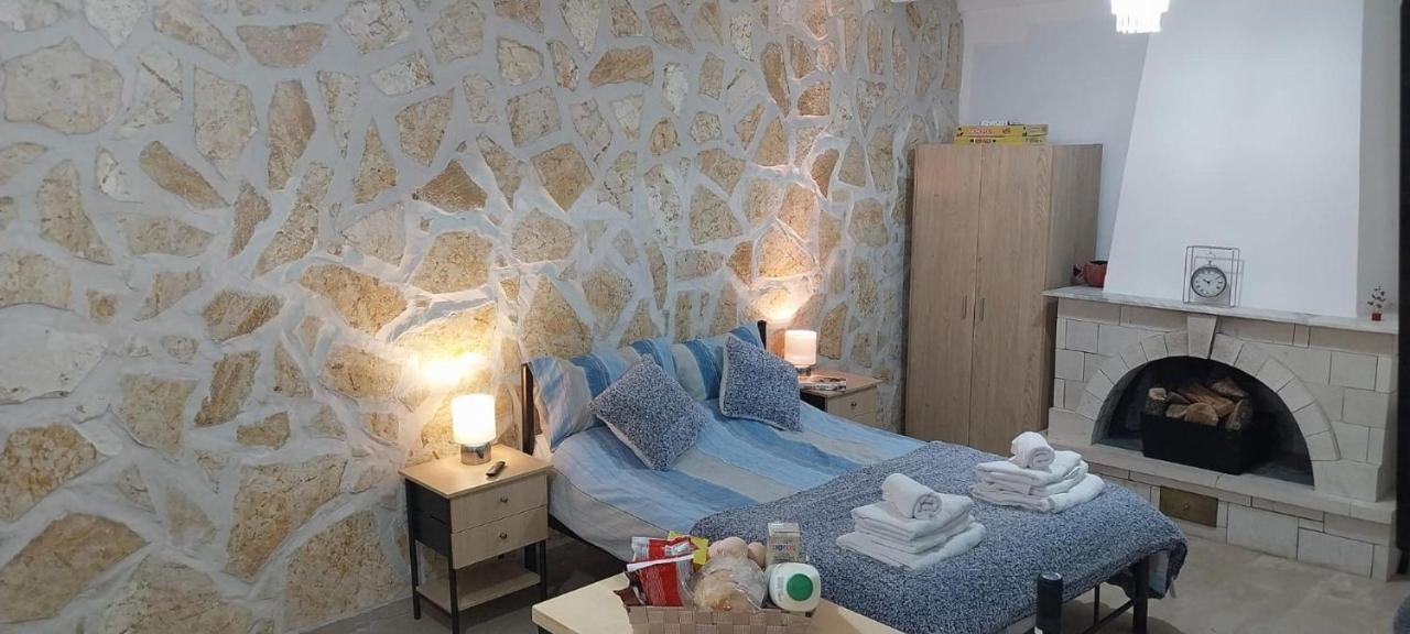 Lovely Studio In Strinilas With Its Own Pool Εξωτερικό φωτογραφία