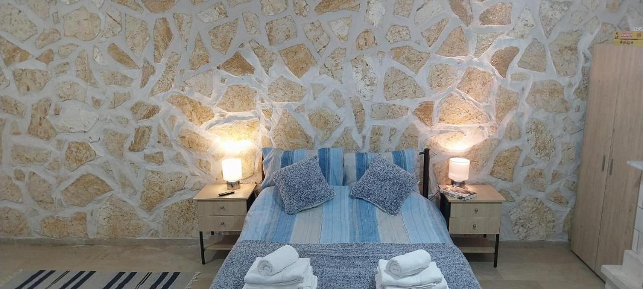 Lovely Studio In Strinilas With Its Own Pool Εξωτερικό φωτογραφία