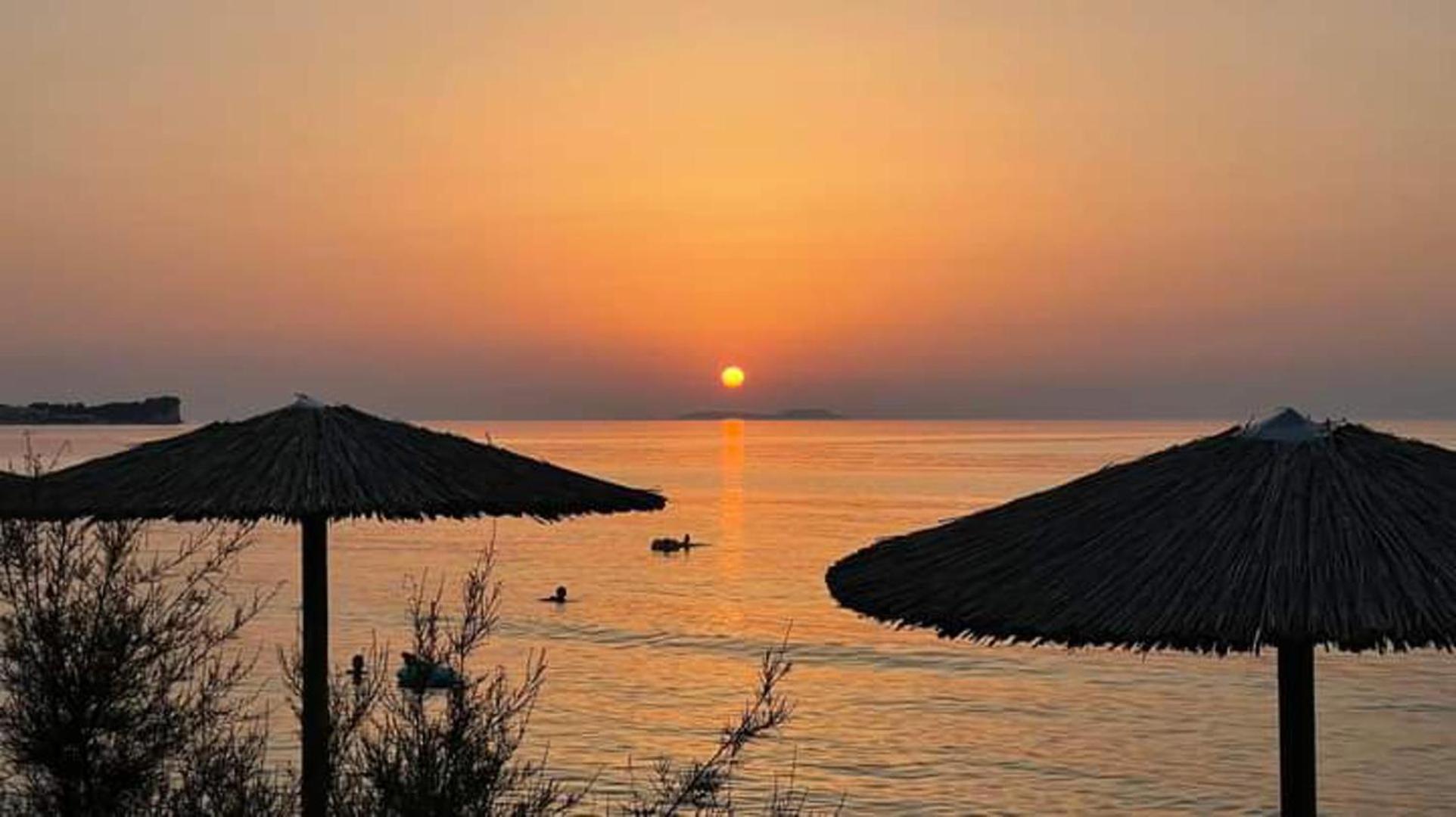 Lovely Studio In Strinilas With Its Own Pool Εξωτερικό φωτογραφία